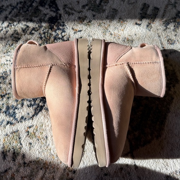 women’s light pink ugg mini boots - Picture 8 of 12